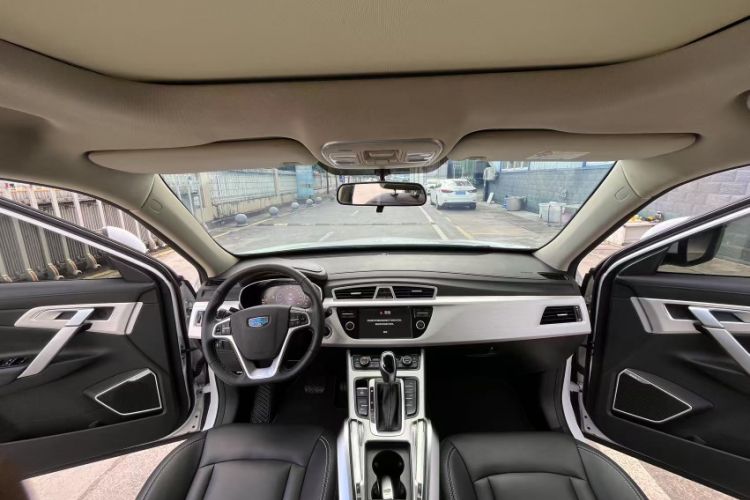 Used Geely Auto Emgrand X7 Sport 2018 1.8TD Automatic Two-Wheel Drive Smart Connect 4G Internet Edition
