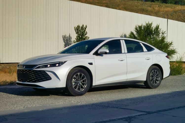 Used BYD Qin L 2025 DM-i Smart Drive 80KM Leading Model
