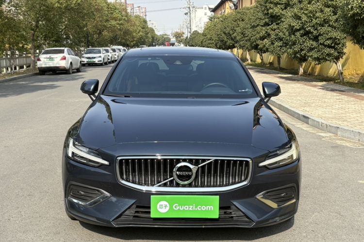 Used Volvo S60 2022 B4 Zhiyi Luxury Edition
