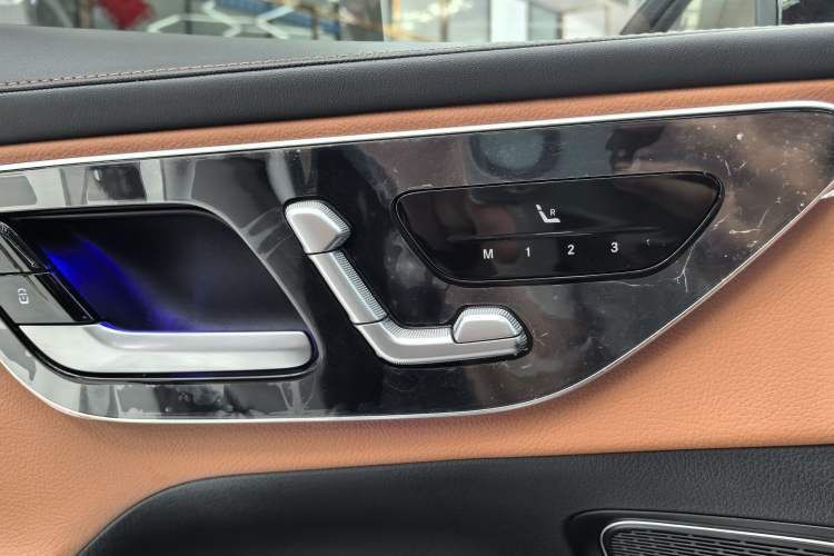 Used Mercedes-Benz GLC 2024 GLC 260 L 4MATIC Luxury Model 5 Seats
