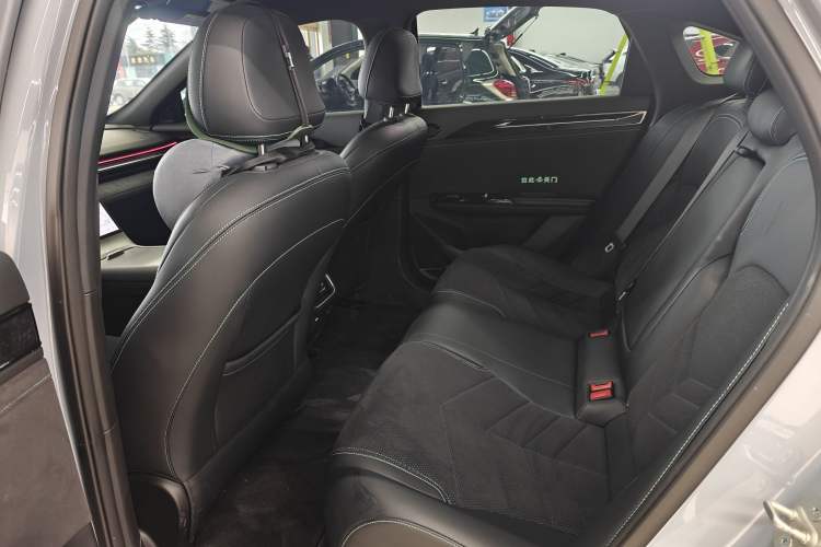 Used  L6 2024 125km Creative Edition
