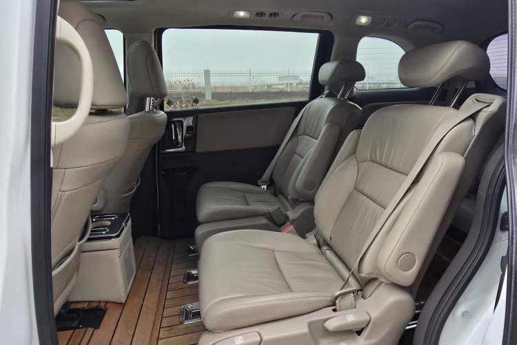 Used Honda Odyssey 2015 Revised 2.4L Luxury Edition
