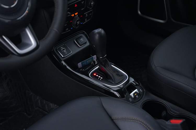 Used  Compass 2020 220T Automatic Elite Edition
