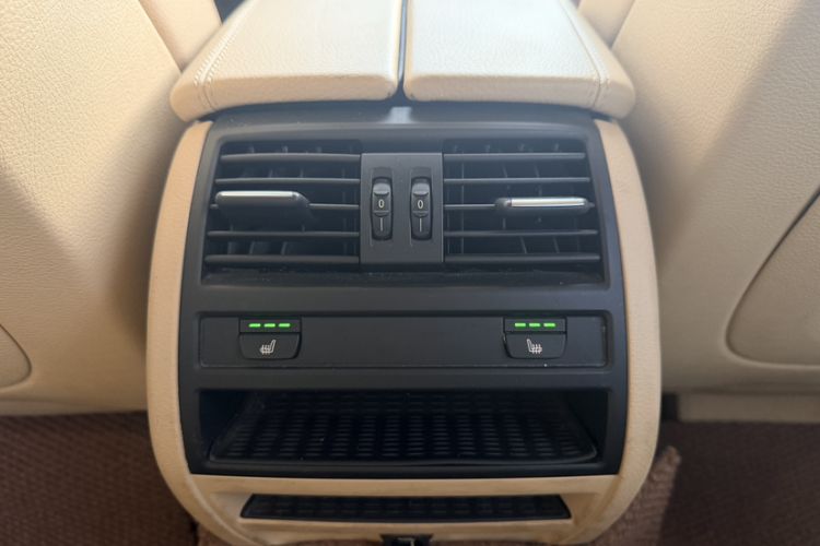 Used BMW 5 Series 2013 525Li Luxury Model
