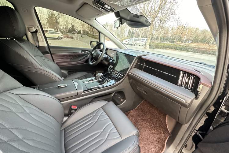 Used GAC Trumpchi M8 2024 Master Series 400T Prestige Edition
