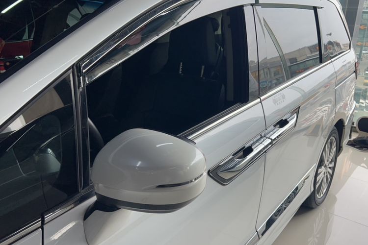 Used Honda Elysion 2016 2.4L Luxury Edition
