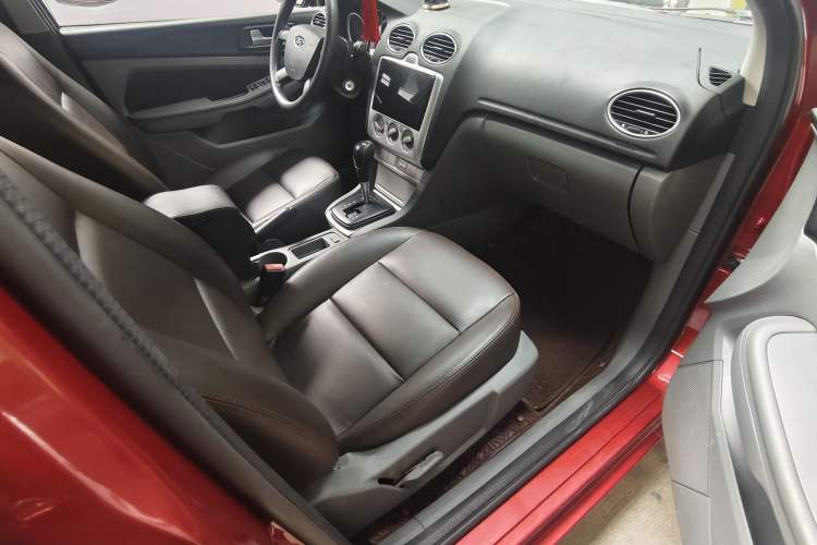 Used Ford Focus 2013 Hatchback Classic 1.8L Automatic Base Model
