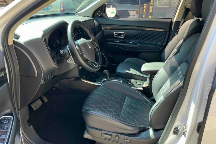 Used Mitsubishi Outlander 2020 2.4L 4x4 Zhi Xiang Edition 5 Seats
