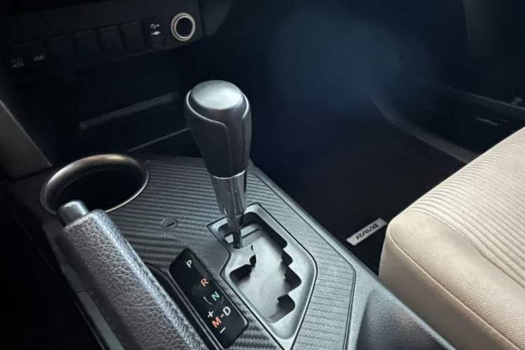 Used Toyota RAV4 2015 2.0L CVT Two-Wheel Drive Fashion Edition