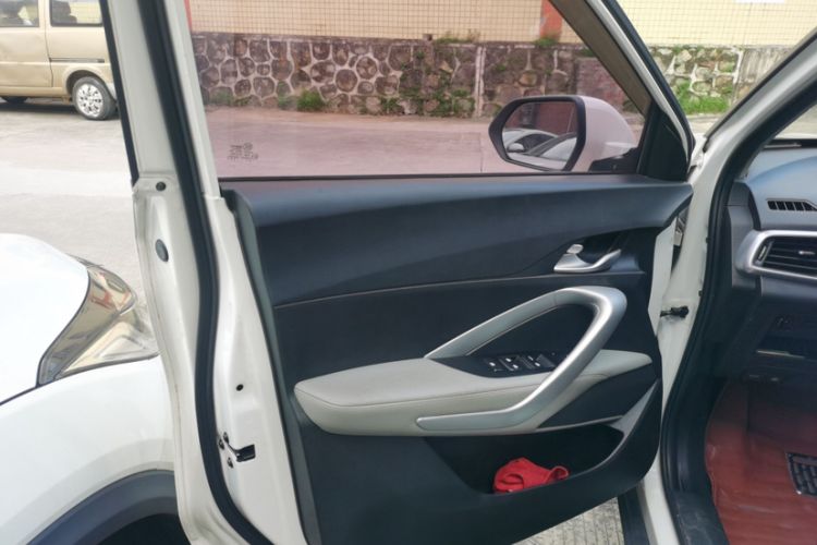 Used Baojun 510 2017 1.5L Automatic Fashion Model