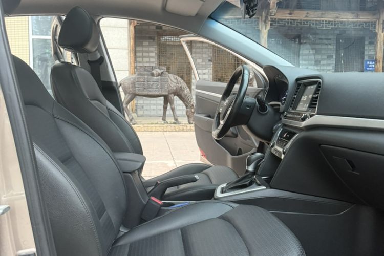 Used Hyundai Elantra 2016 1.6L Automatic ZhiXuan · Luxury Version
