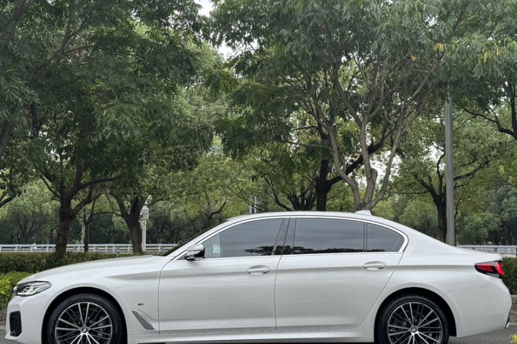 Used BMW 5 Series 2022 Second Facelift 530Li Leading Edition M Sport Package
