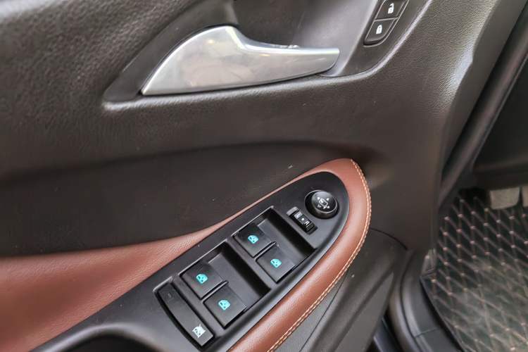 Used Buick Envision 2015 20T Two-Wheel-Drive Elite Model
