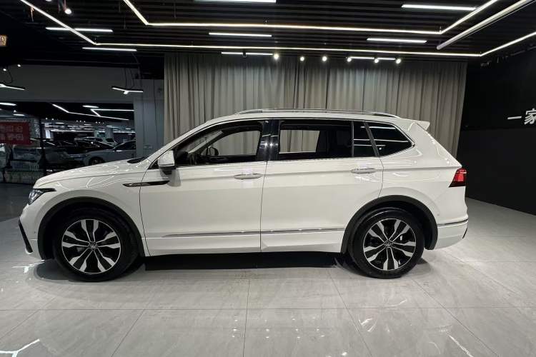 Used Volkswagen Tiguan L 2023 330TSI Automatic Two-Wheel Drive R-Line Enjoyment Edition
