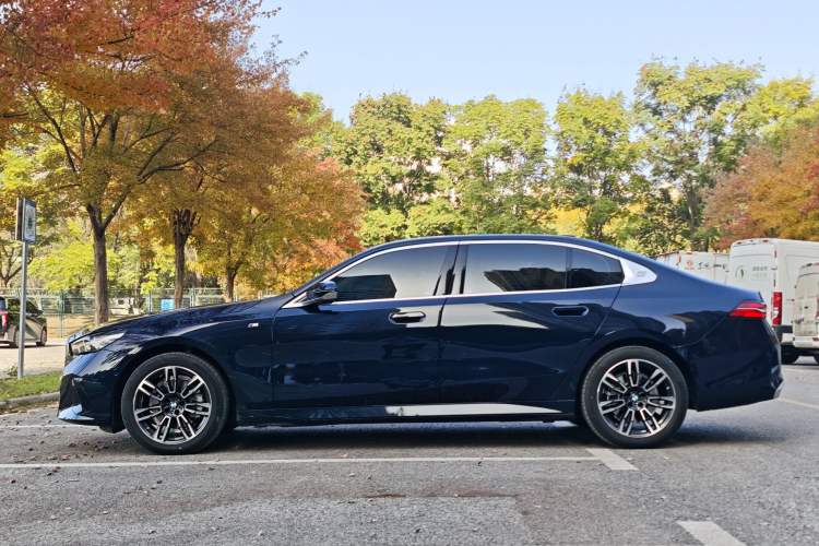 Used BMW 5 Series 2024 525Li M Sport Package