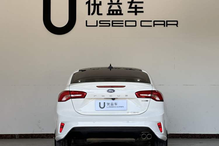 Used Chevrolet Cruze 2018 Hatchback 320 Automatic Pioneer Sunroof Edition
