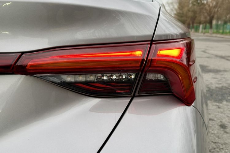 Used Toyota Avalon 2023 Dual-Engine 2.5L Luxury Edition