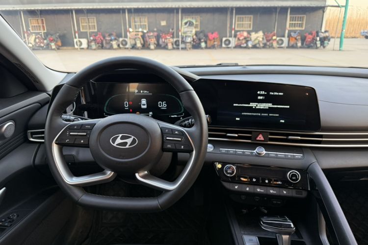 Used Hyundai Elantra 2023 1.5L CVT LUX Prestige Edition
