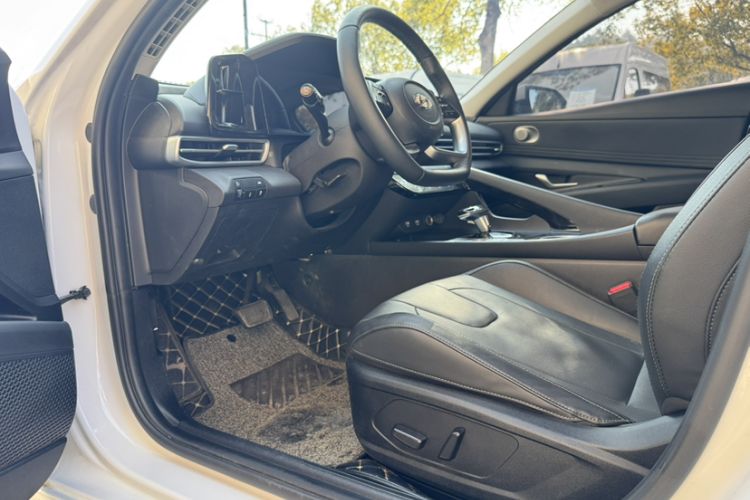 Used Hyundai Elantra 2022 1.5L CVT LUX Prestige Edition
