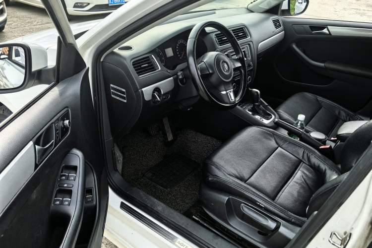 Used Volkswagen Sagitar 2014 Revised Version 1.6L Automatic Comfort Edition
