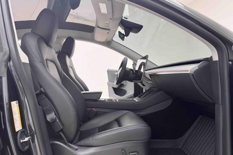 Used Tesla Model Y 2024 Rear-Wheel-Drive Version
