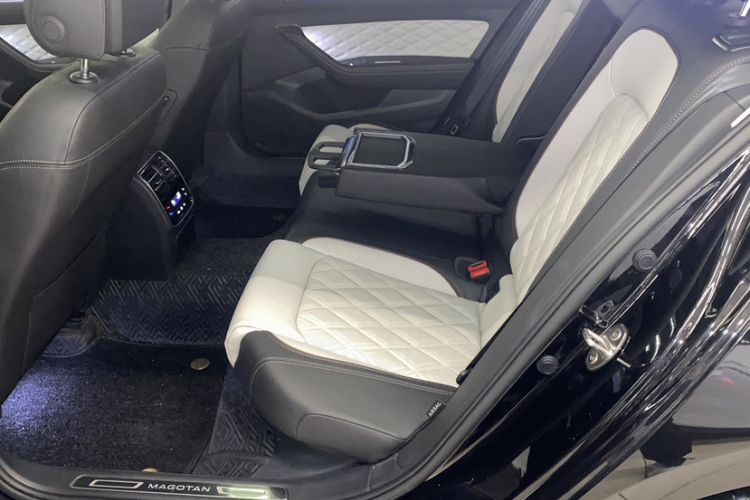 Used Volkswagen Magotan 2023 2 Million Units Limited Edition 330TSI DSG Leading Version
