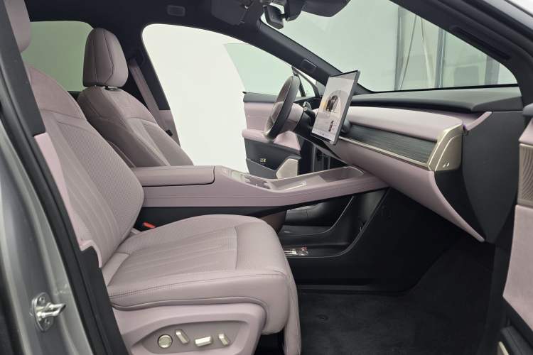 Used ONVO L60 2024 60 kWh Rear-Drive Version