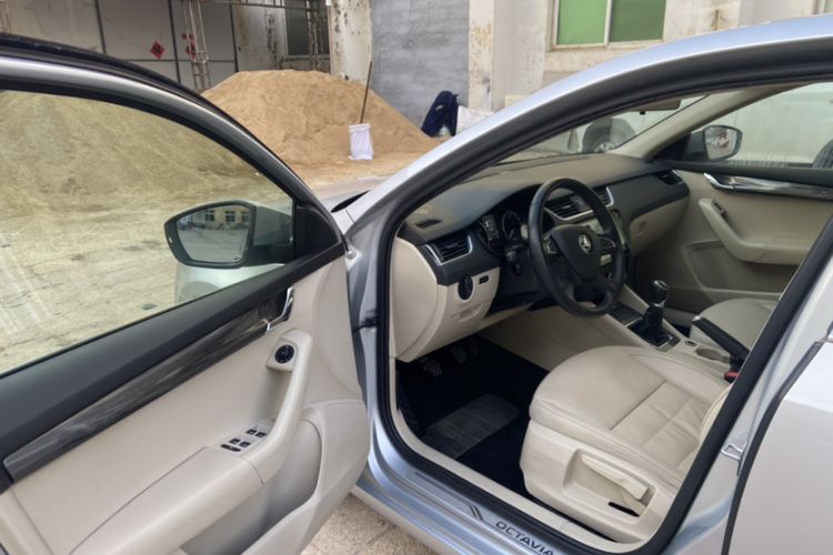 Used Skoda Octavia 2015 1.6L Manual Yijun Edition