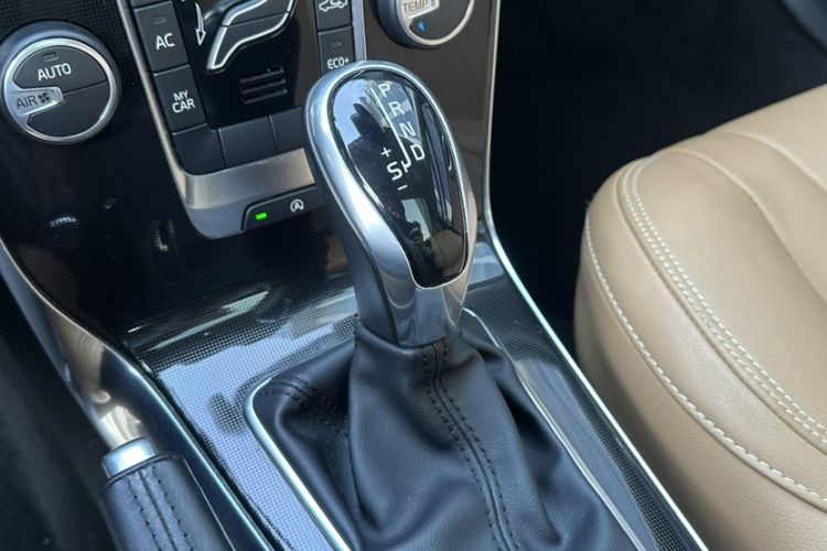 Used Volvo V40 2017 T3 Zhiyi Edition