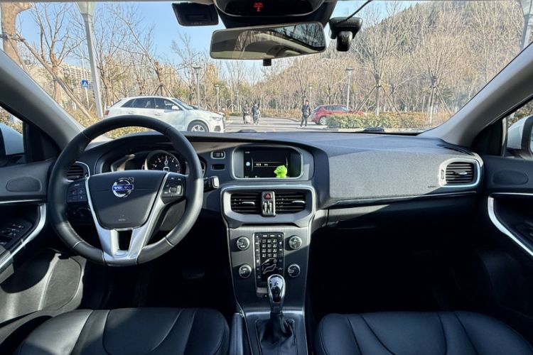 Used Volvo V40 2016 T3 Zhiyi Edition