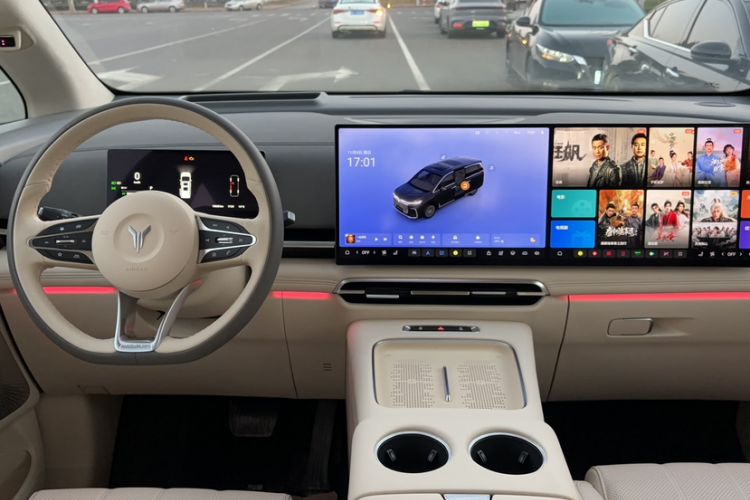 Used VOYAH Dream 2025 PHEV Four-Wheel-Drive Flagship Kunpeng Edition
