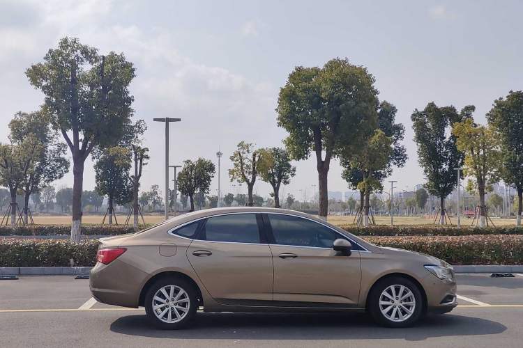 Used Buick Verano 2015 Sedan 20T Dual-Clutch Elite Model
