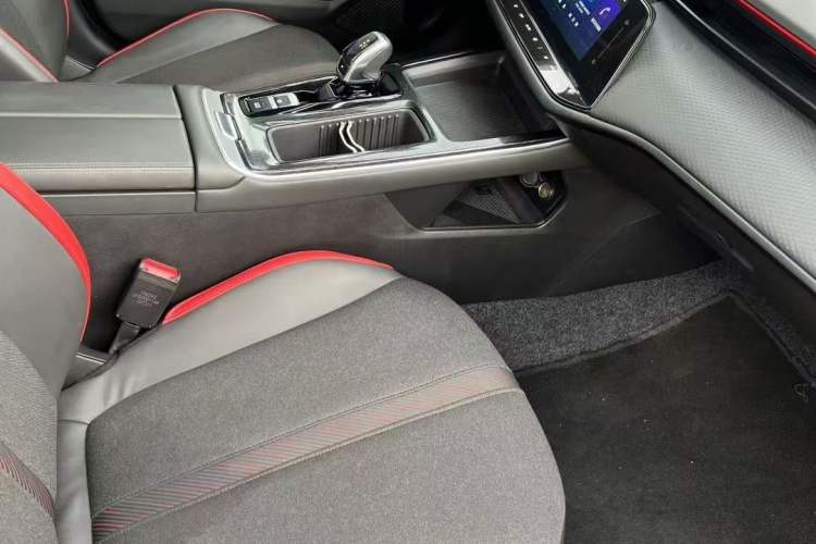 Used Dongfeng Aeolus Yixuan MAX 2023 1.5T Super-Powered Dad Edition
