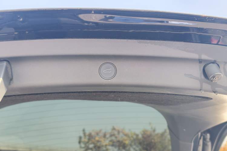 Used Tesla Model Y 2023 Rear-Wheel-Drive Version
