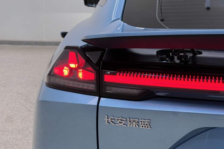 Used  L07 2024 230Max Qiankun Intelligent Driving ADS SE Range-Extended Version
