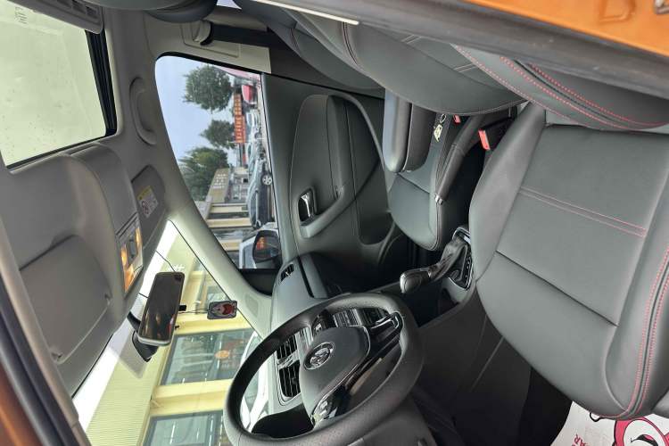 Used Volkswagen Polo 2016 1.6L Cross Polo Automatic
