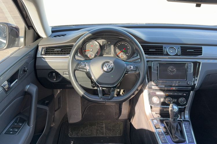 Used Volkswagen Passat 2017 330TSI DSG Luxury Edition
