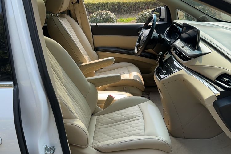 Used Buick GL8 2023 Land Executive Class 652T Luxury Model
