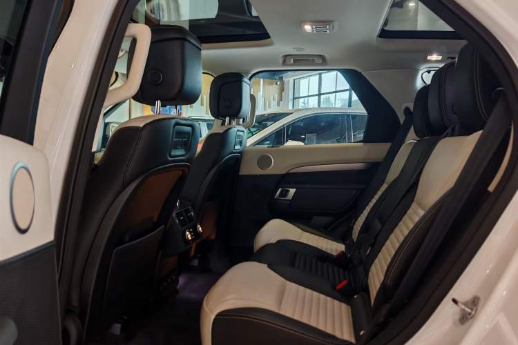 Used Land Rover Discovery 2021 360 PS R-Dynamic SE