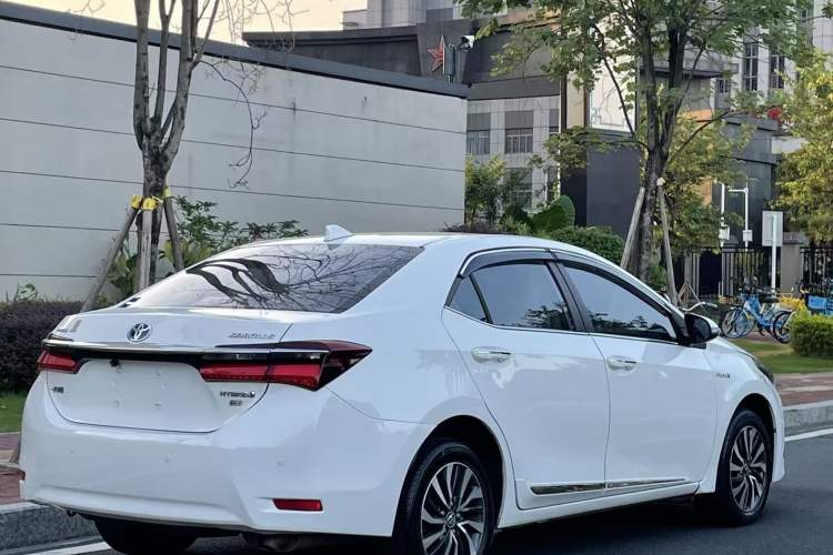 Used Toyota Corolla 2016 Dual-Engine 1.8L E-CVT Elite Edition
