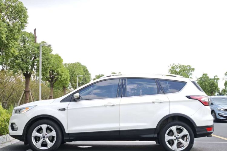 Used Ford Kuga 2017 EcoBoost 180 Two-Wheel-Drive Platinum Edition
