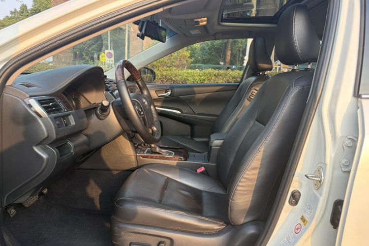 Used Toyota Camry 2016 2.0G 10th Anniversary Leading Edition
