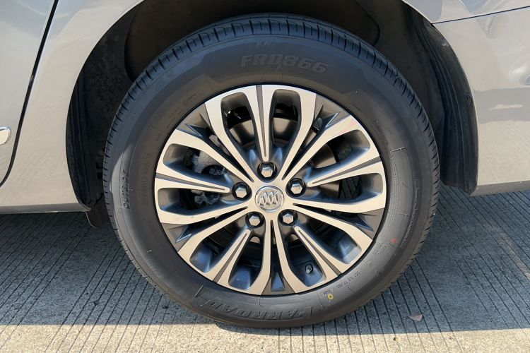 Used Buick GL8 2021 Land Cruiser Executive Class 652T Luxury Model
