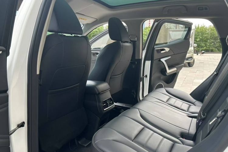 Used Wey VV5 2021 1.5T Two-Wheel Drive Color Pioneer
