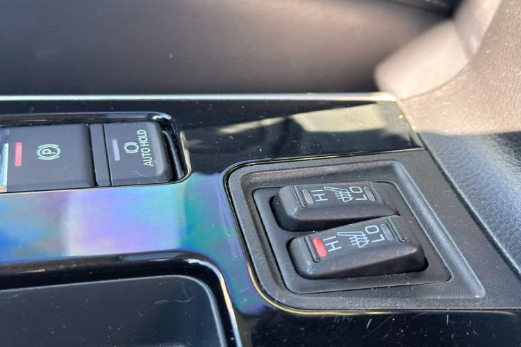 Used Mitsubishi Outlander 2020 2.0L Two-Wheel Drive Comfort Edition 7-Seater
