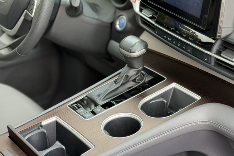 Used Toyota Sienna 2021 2.5L Hybrid Luxury Edition