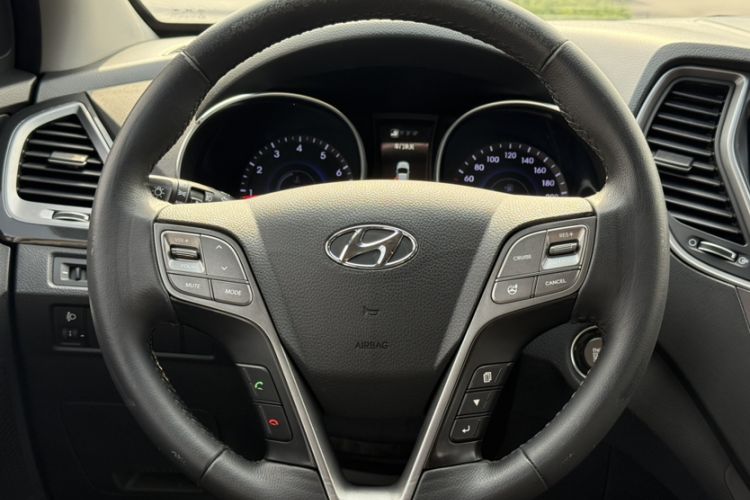 Used Hyundai Santa Fe 2013 2.4L Automatic Two-Wheel Drive Smart Version
