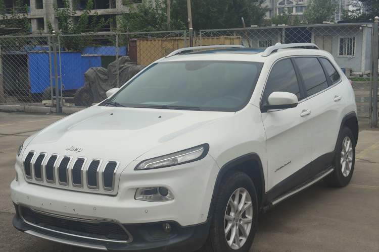 Used  Cherokee 2016 2.4L Professional Smart Version