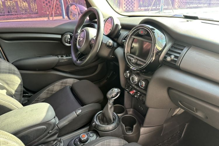 Used  MINI 2016 1.5T COOPER Five-Door Edition
