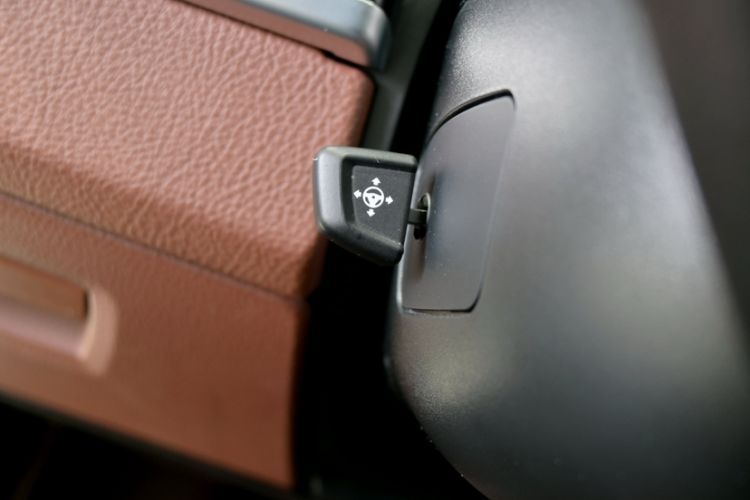 Used BMW 5 Series 2014 528Li Leading Model
